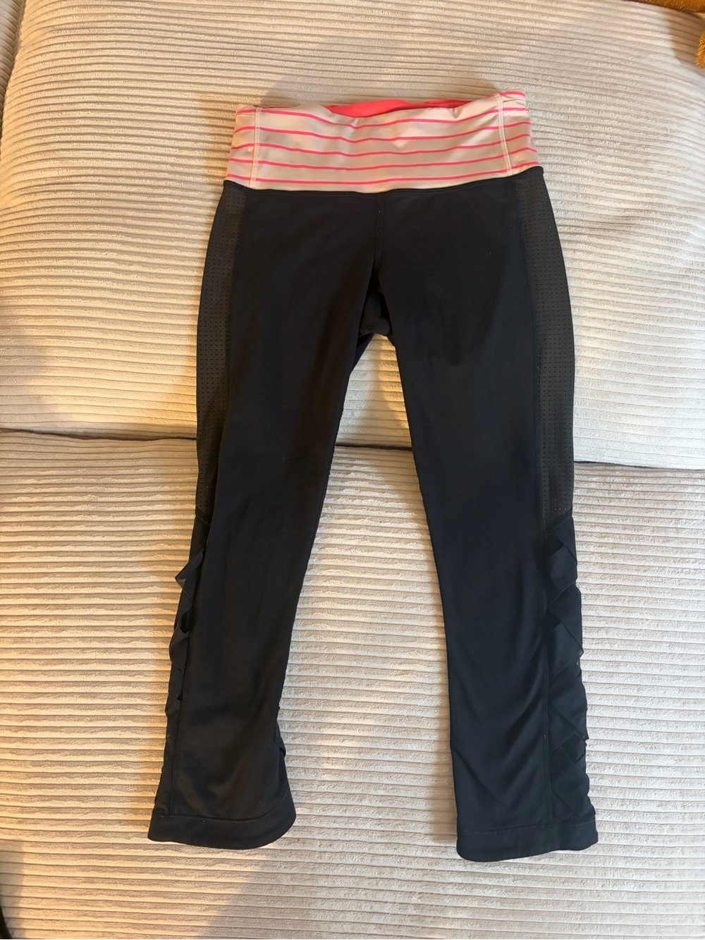 Lululemon Lean in crop leggings black with pink white striped waistband size 4